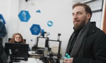 Federico Otermín presentó un Centro de Formación Tecnológica con aulas maker e inteligencia artificial en Banfield